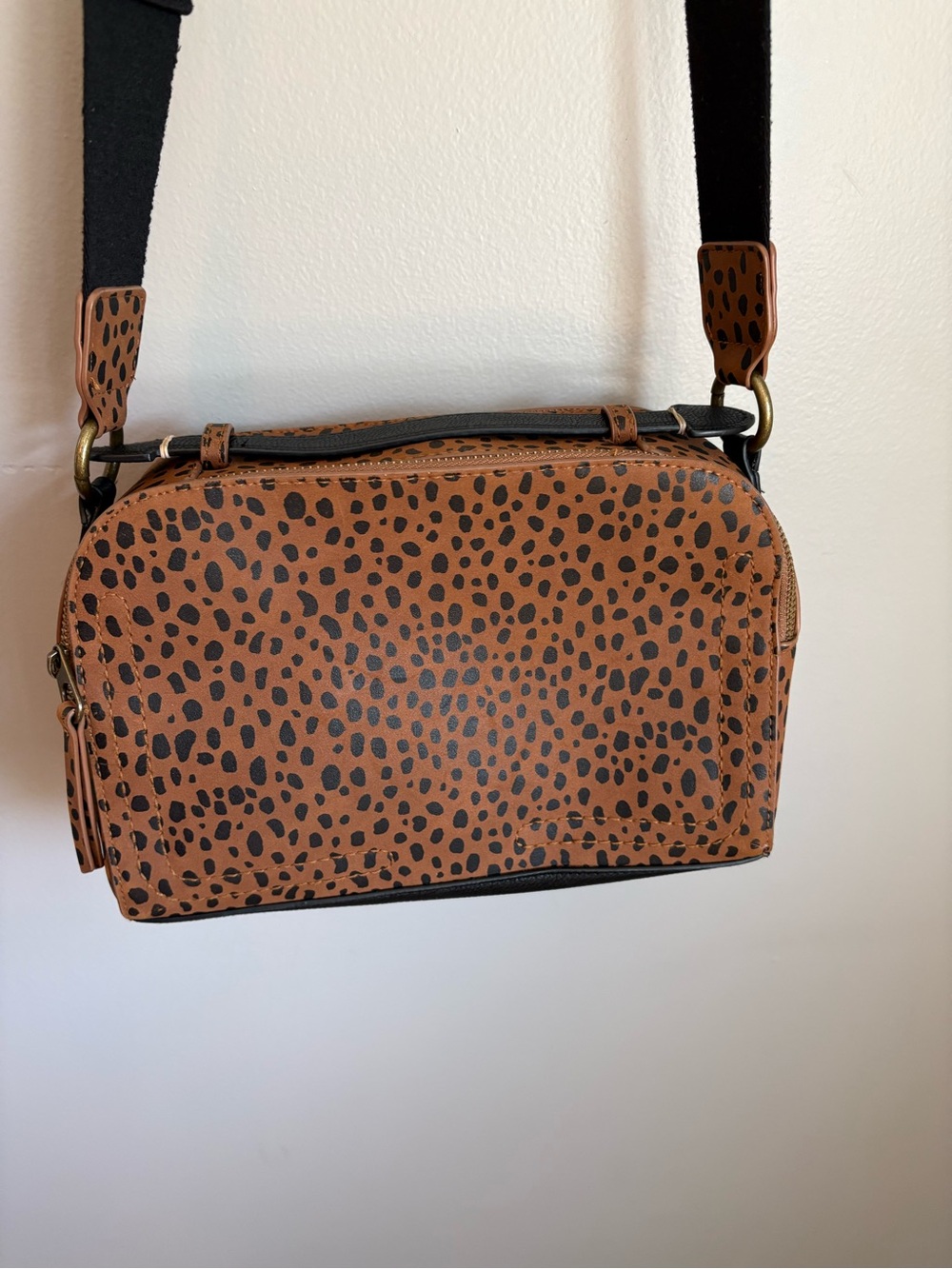 Universal Thread Cheetah Leopard Print Double Zip Crossbody Bag Brown Black - Picture 5 of 12